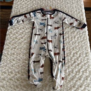New Set of 2 Footies Size 3-6 Months Puppy Dog Print & Solids